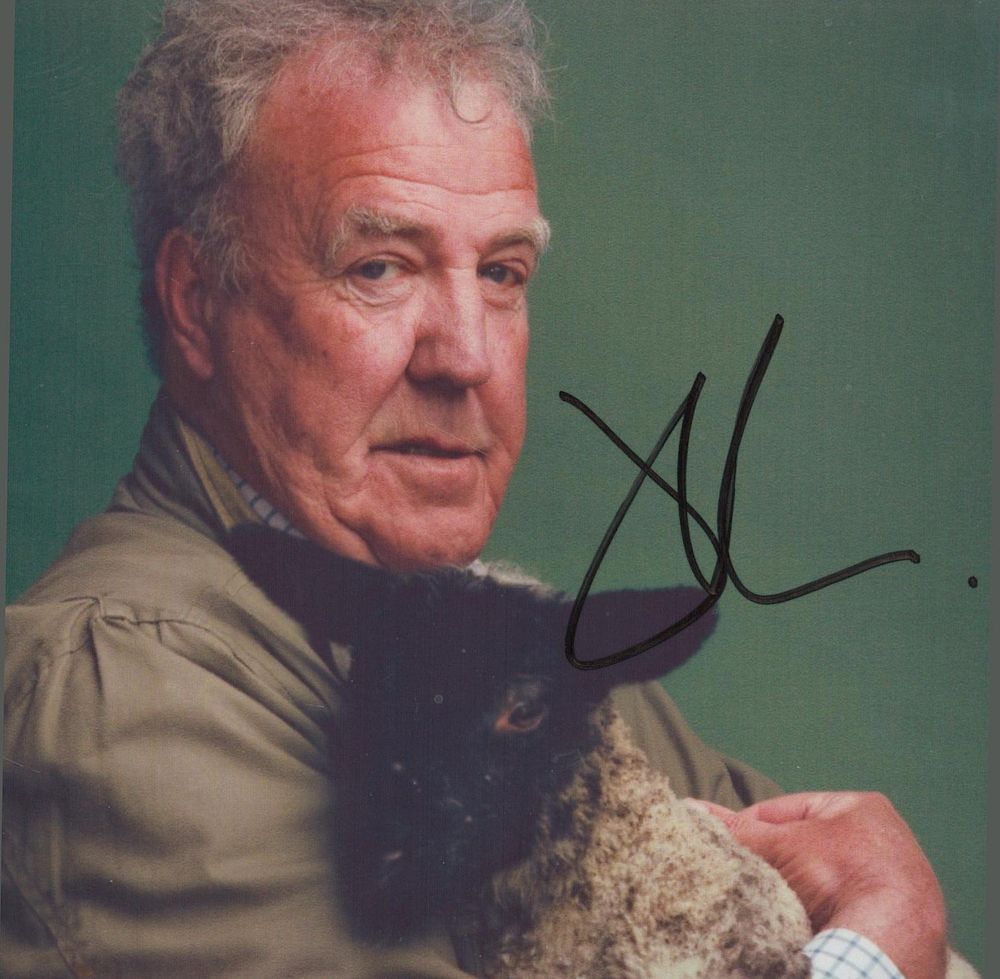 Lot 584: Jeremy Clarkson signed 7x5inch colour photo. Good condition....