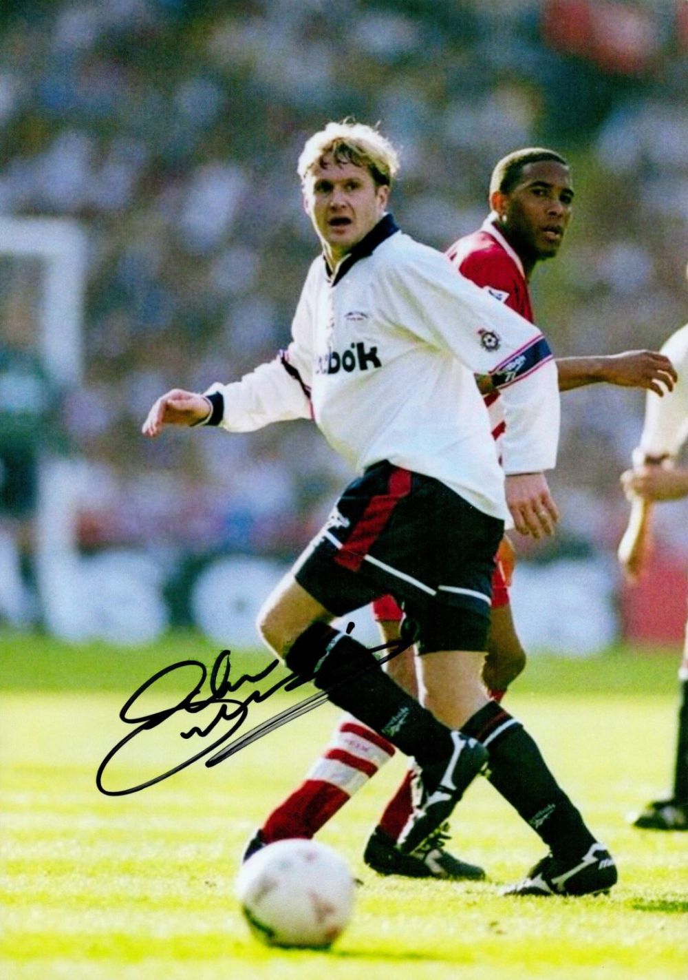 Lot 130: John McGinlay signed 12x8 colour photo pictured in...
