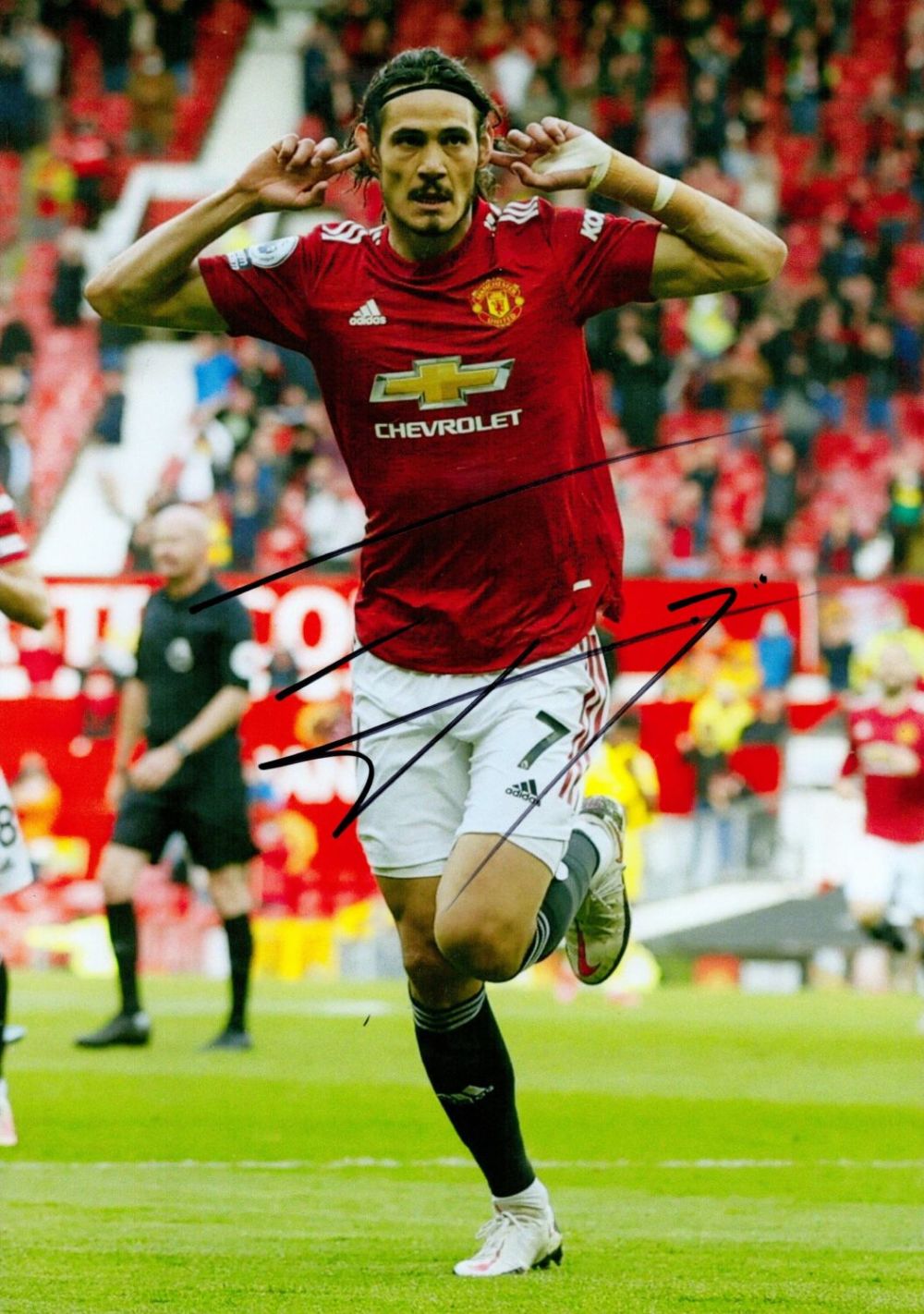 Lot 137: Edinson Cavani signed 12x8 colour photo pictured in...