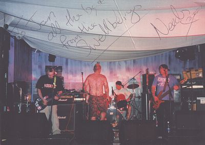 Swellybellys signed 8x6 inch colour photo with creases throughout the photo. Good condition.