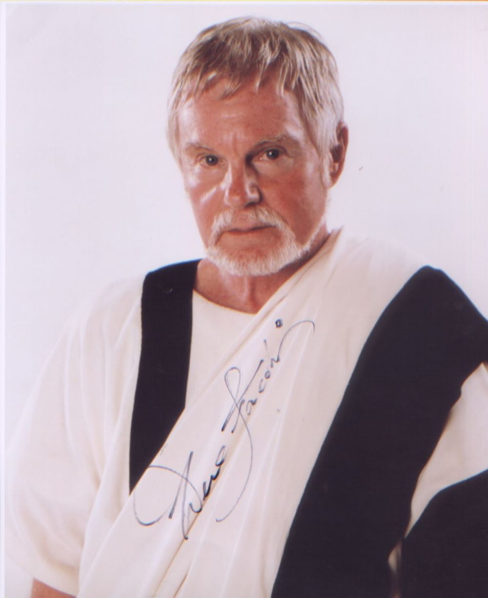 Lot 458: Derek Jacobi signed 10 x 8 inch photo...