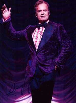 Kelsey Grammer, a signed 11x8 inch photo. An American actor and producer, he gained fame for