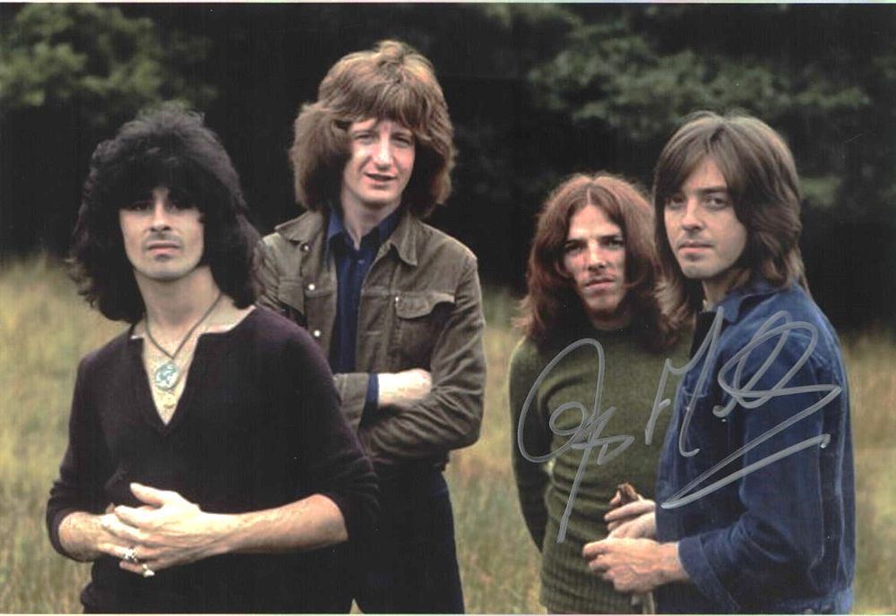 Lot 183: Joey Molland of Badfinger signed 12x8inch colour photo....