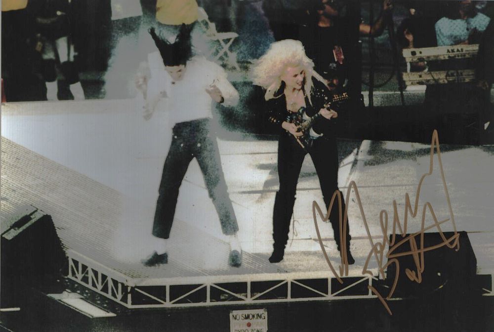 Lot 185: Jennifer Batte signed 12x8inch colour photo. Good condition....