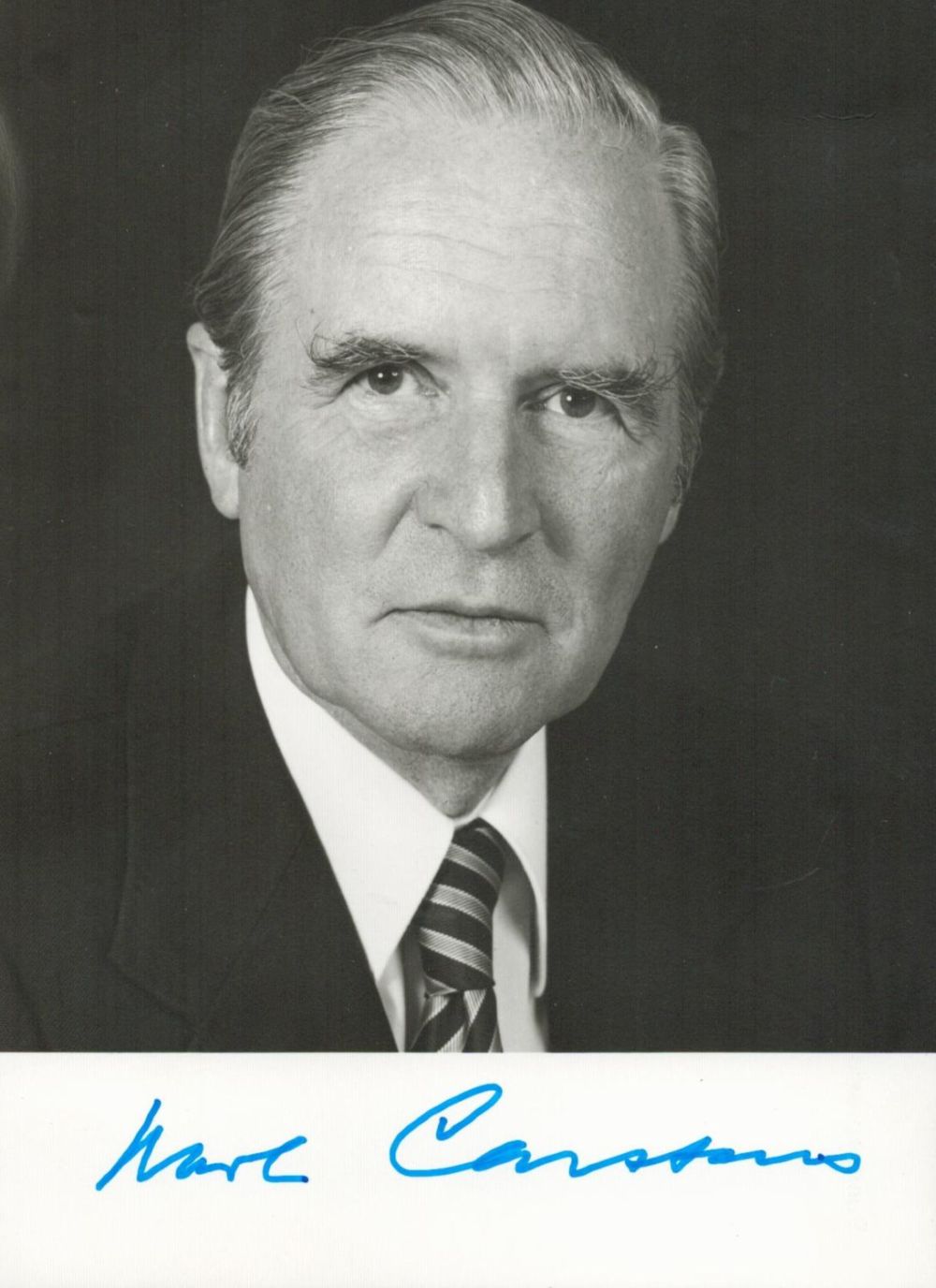 Lot 650: German Politician Karl Carstens Signed 6x4 inch Black...