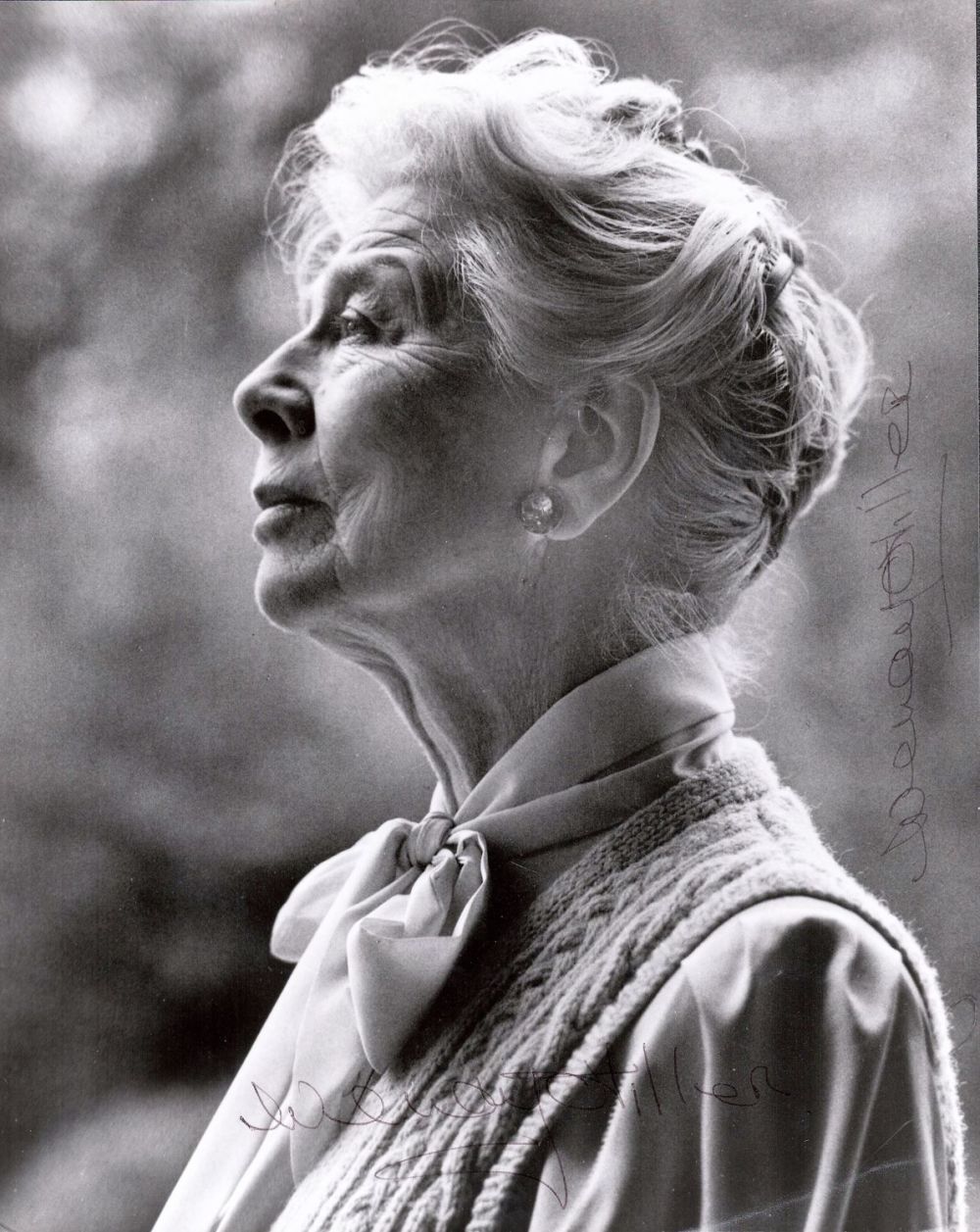Lot 707: Dame Wendy Hillier DBE Signed 10x8 Inch Black...