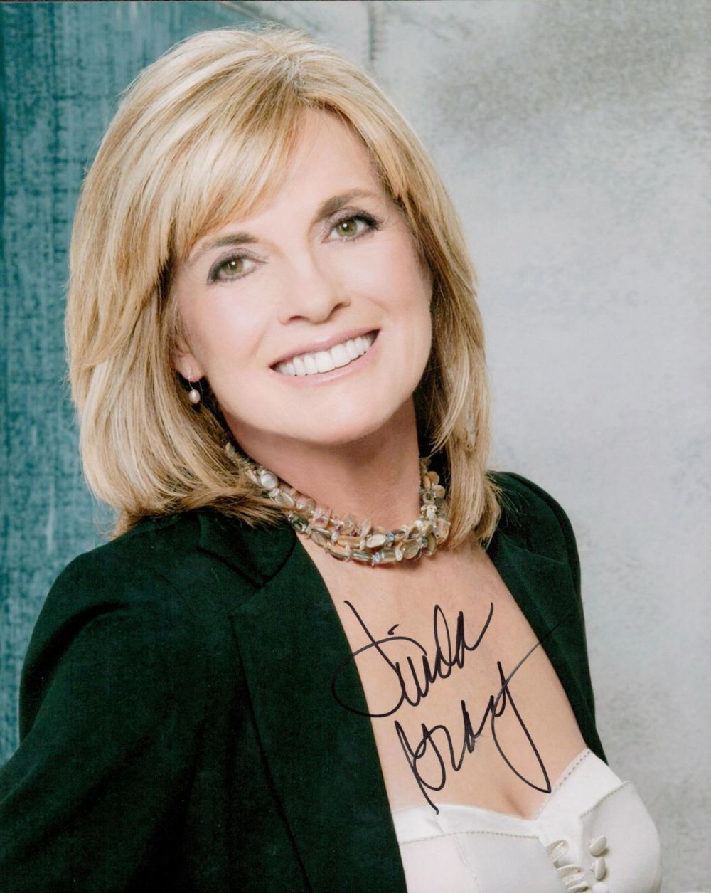 Lot 718: American Actress Linda Gray (Dallas) Signed 10x8 inch...