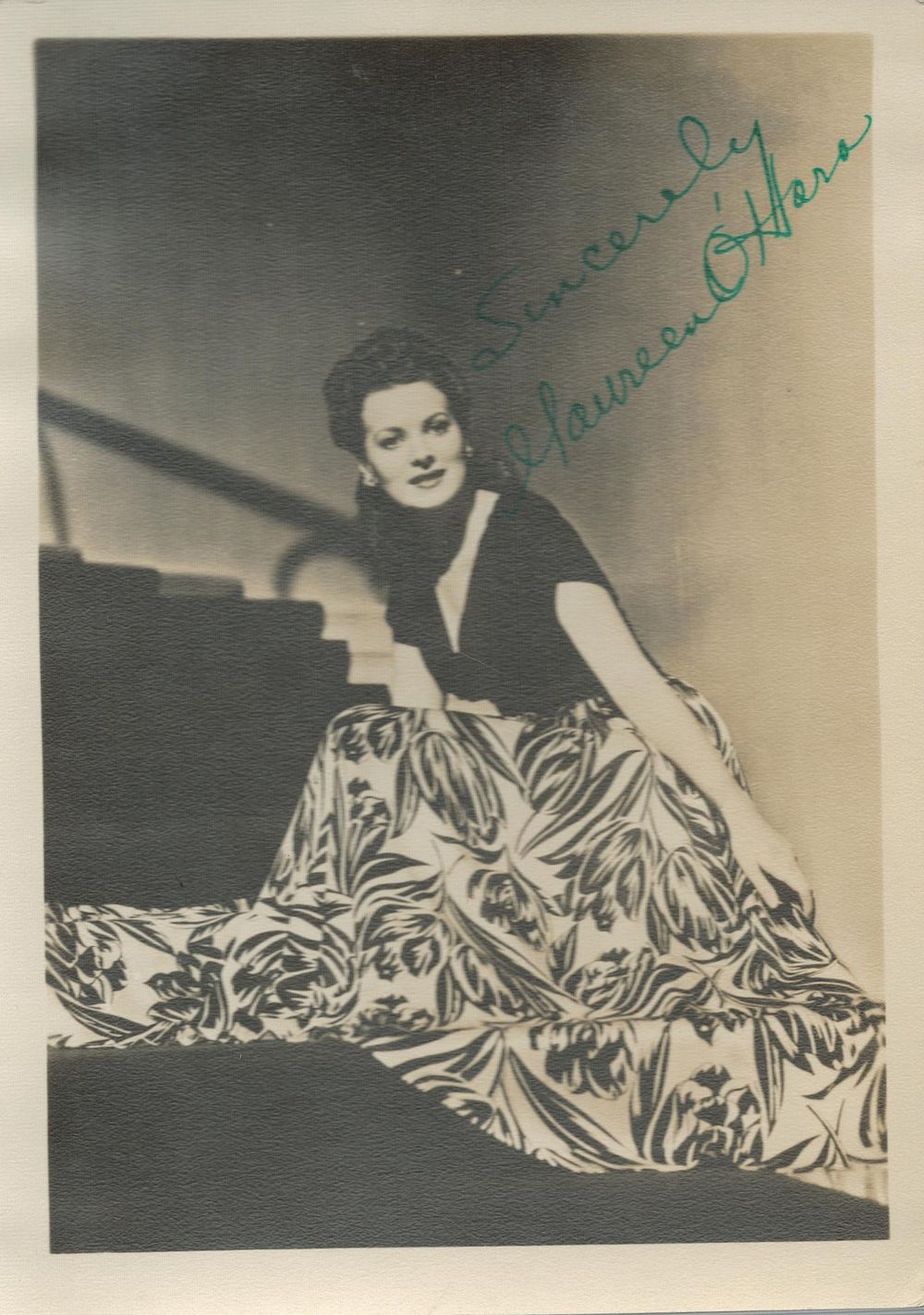 Lot 213: Maureen O'Hara Irish American Actress signed 7x5 inch...