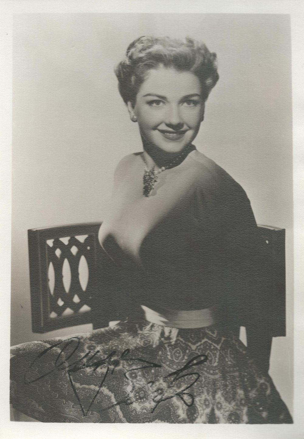 Lot 214: Anne Baxter American Actress signed 7x5 inch black...
