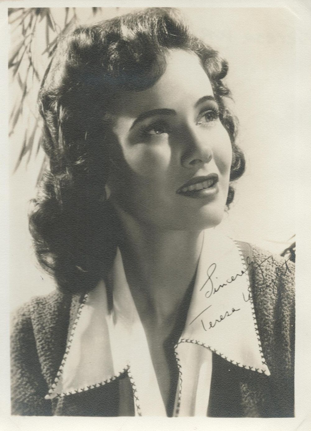 Lot 217: Teresa Wright American Actress signed 7x5 inch black...