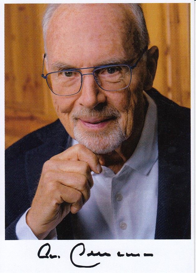 Lot 273: Autographed FRANZ BECKENBAUER 6 x 4 PROMO CARD...