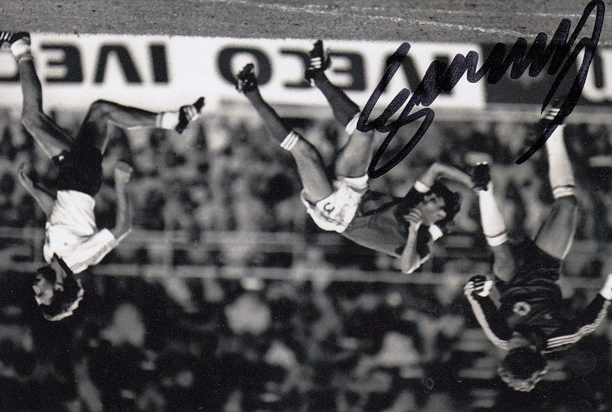 Lot 275: Autographed TONI SCHUMACHER 6 x 4 Photo :...