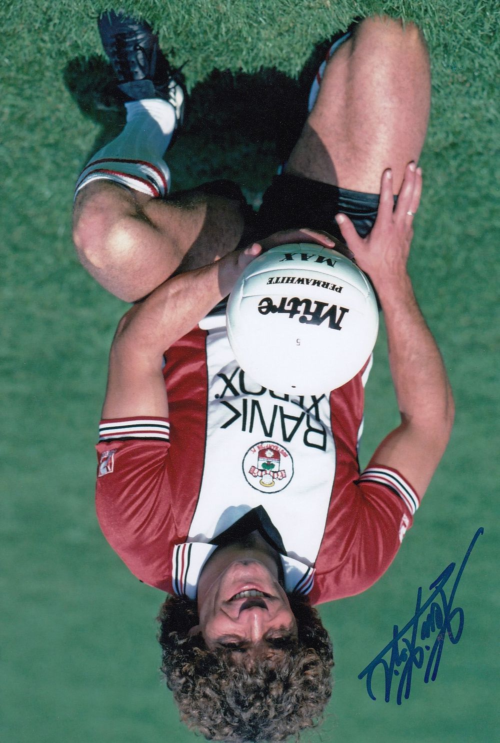 Lot 295: Autographed KEVIN KEEGAN 12 x 8 Photo :...