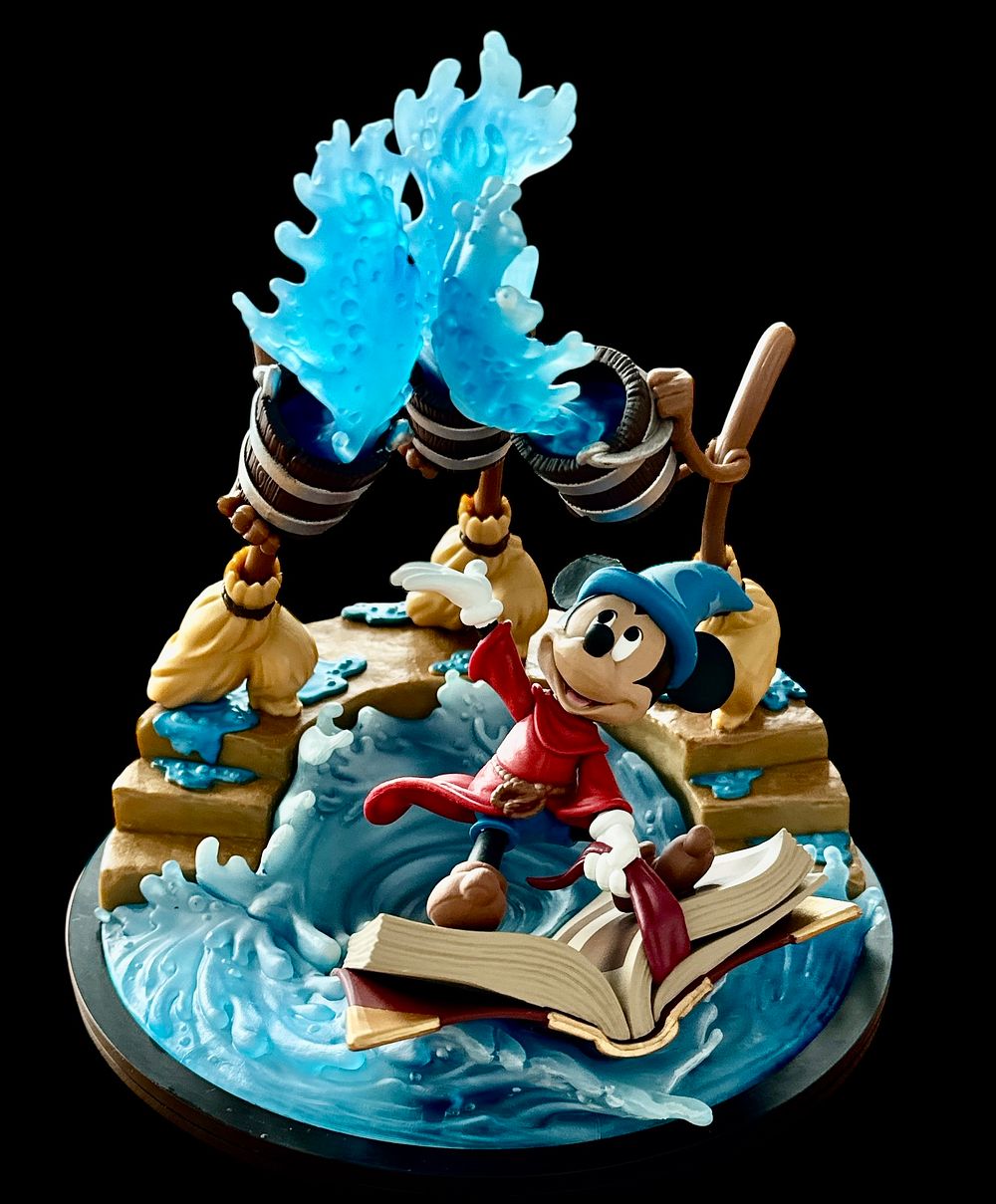 Lot 335: Disney Mickey Mouse Fantasia Figurine 80th Anniversary Q-Fig-Max....