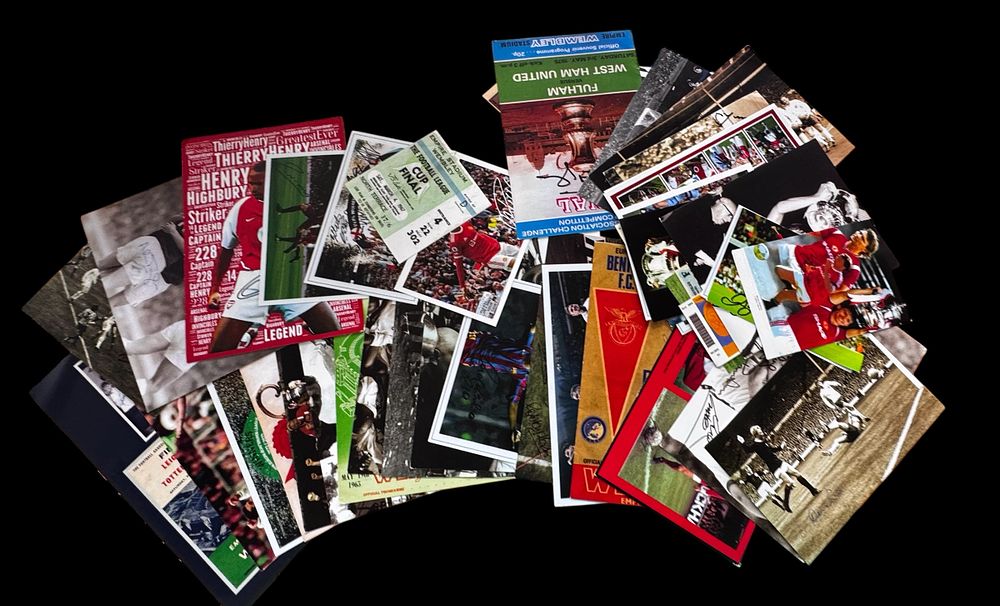 Lot 387: Sport printed autograph collection. Pele, Lionel Messi, Thierry...