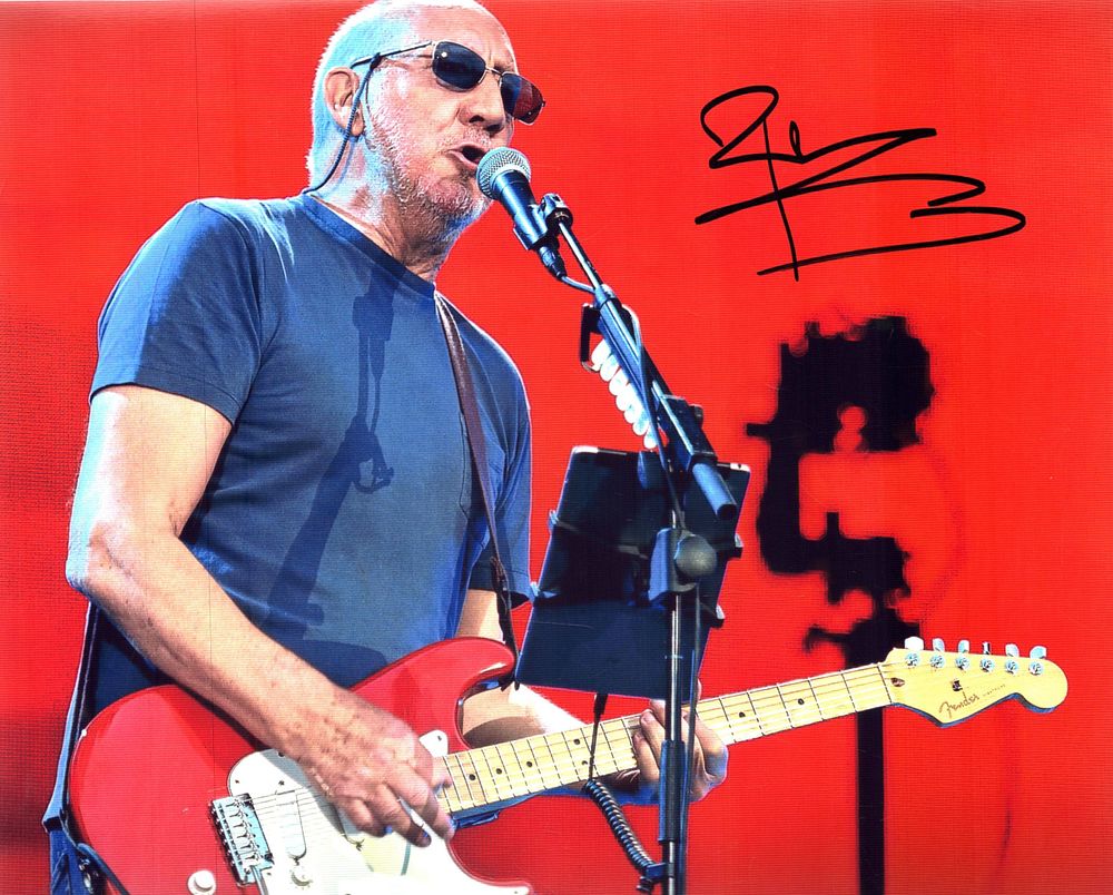 Lot 448: Pete Townsend signed 10x8inch colour photo. Good condition....