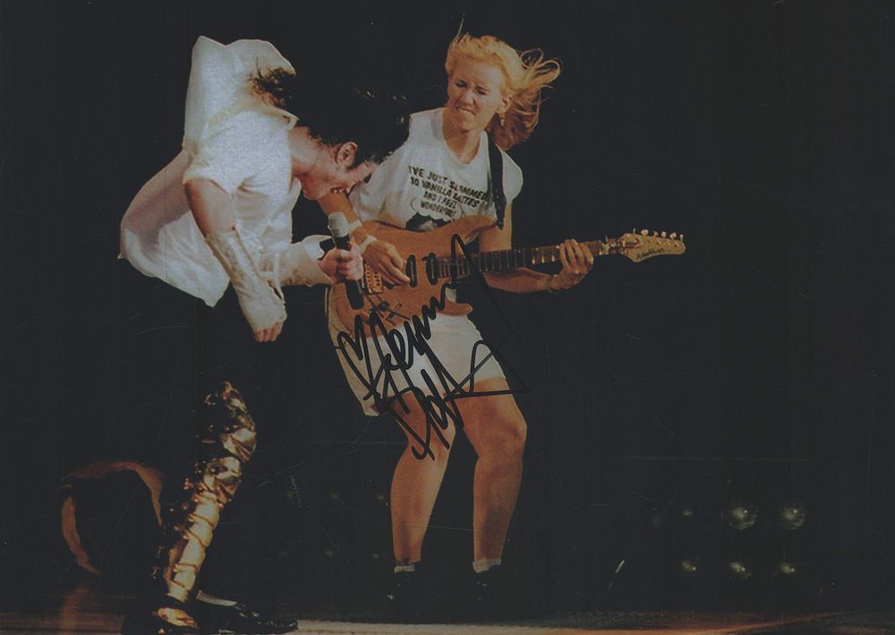 Lot 467: Jennifer Batten signed 10x7 inch colour photo. Good...