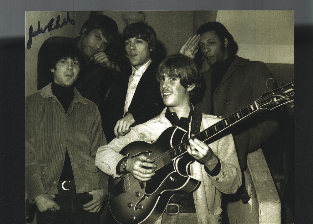 Lot 476: Johnny Echols signed 10x8 inch black & white...