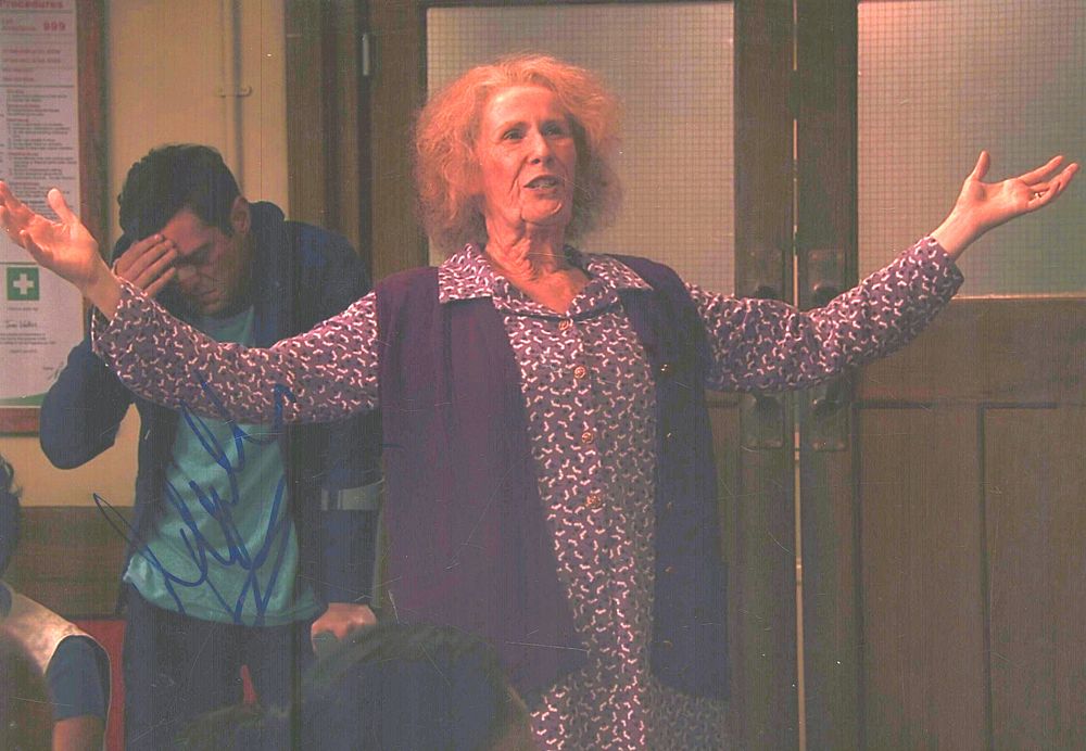Lot 479: Catherine Tate signed 12x8 inch colour photo. Is...