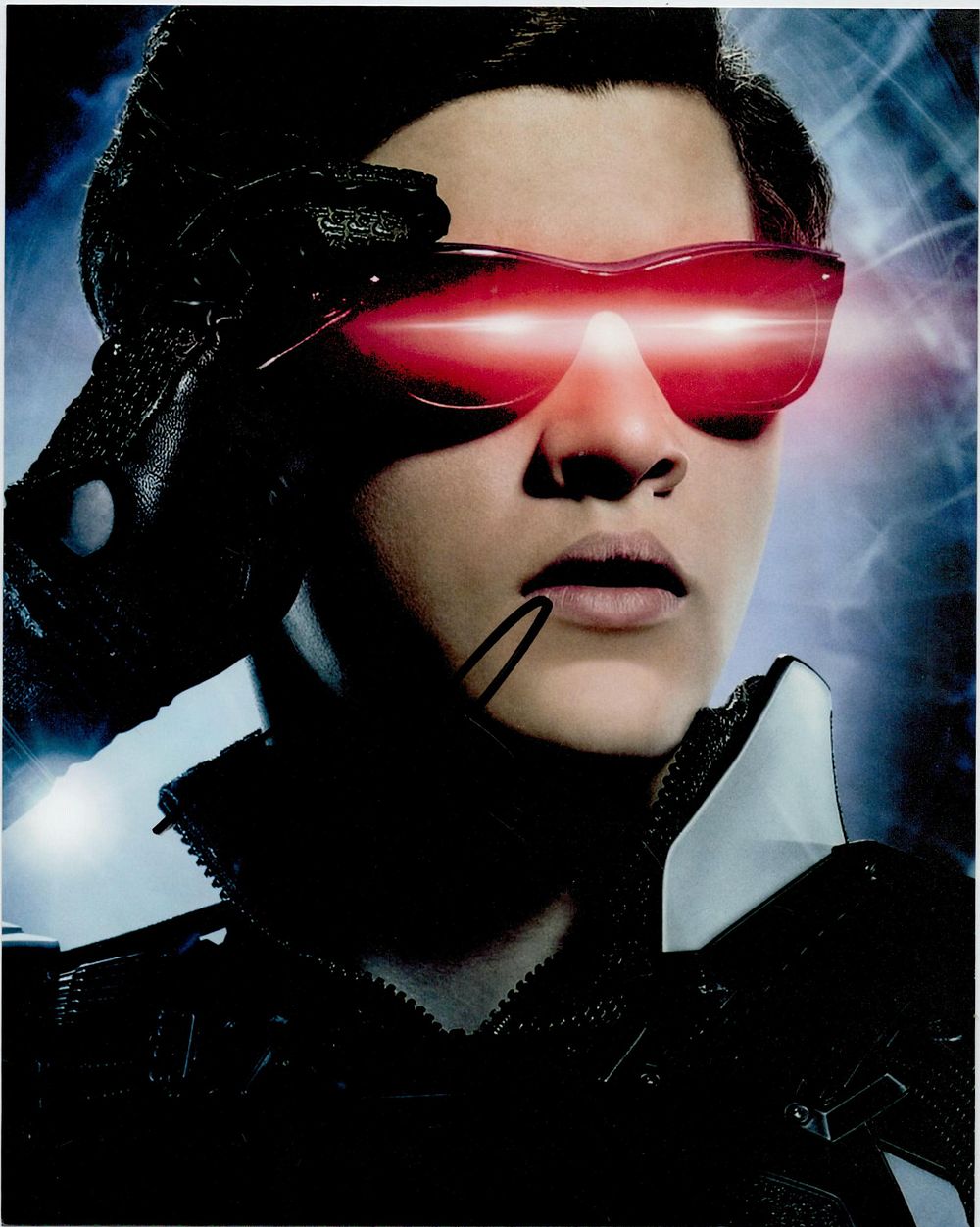 Lot 264: Tye Sheridan signed 10x8inch colour photo. Good condition....