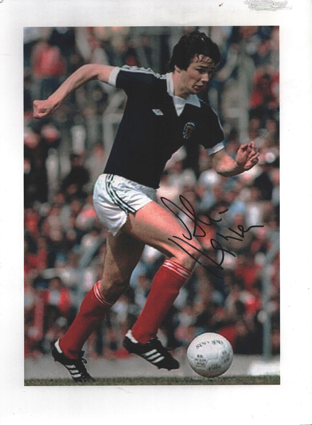 Lot 164: ALAN HANSEN signed Scotland 8x12 Photo.