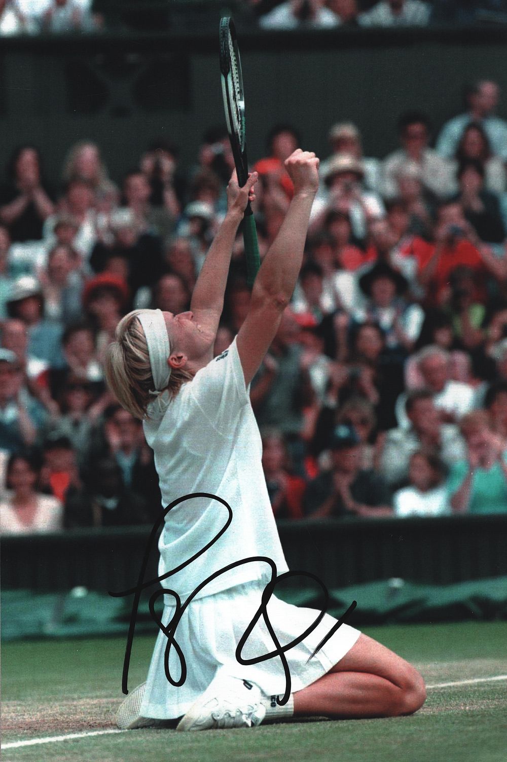Lot 178: JANA NOVOTNA (1968-2017) signed Wimbledon Tennis 8x12 Photo.