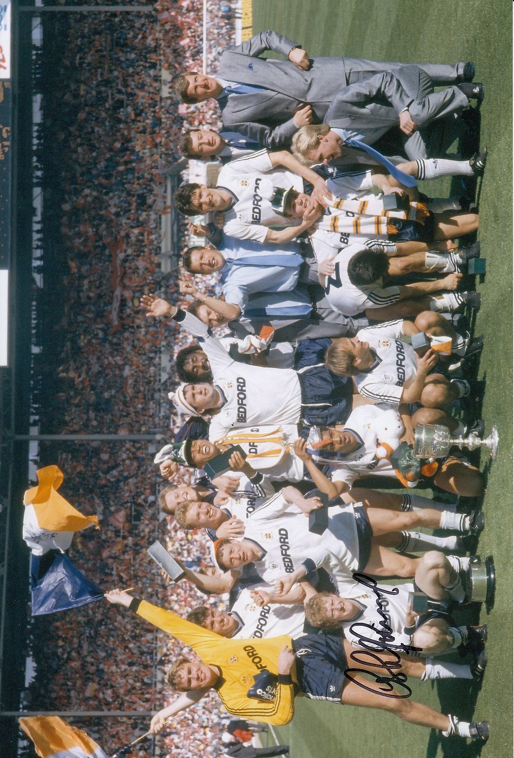 Lot 257: Autographed LUTON TOWN 12 x 8 Photograph 1988...