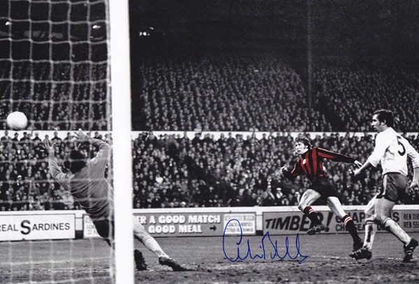 Lot 258: Autographed MAN CITY 12 x 8 Photograph 1971...