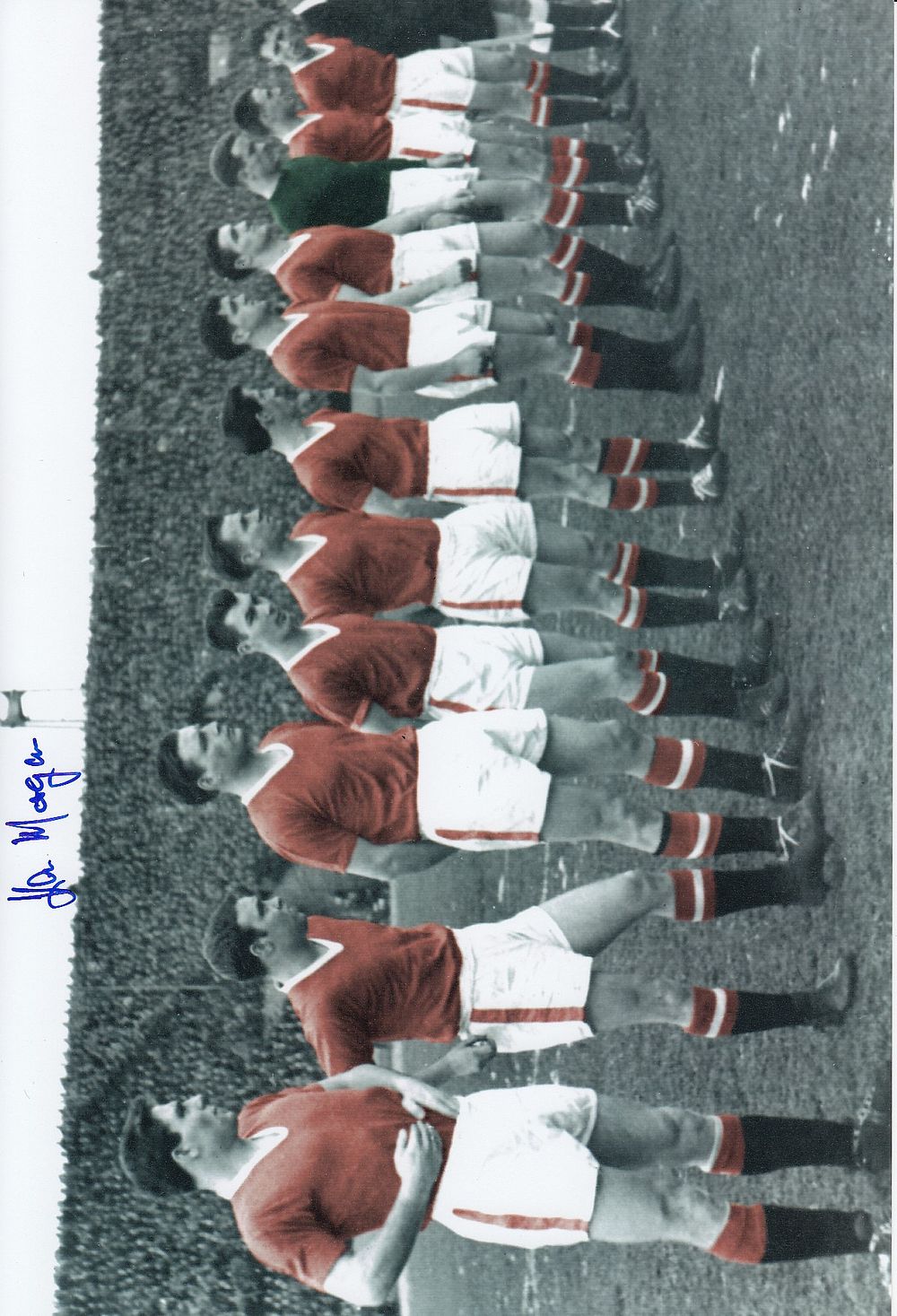 Lot 264: Autographed MAN UNITED 12 x 8 Photograph 1958...