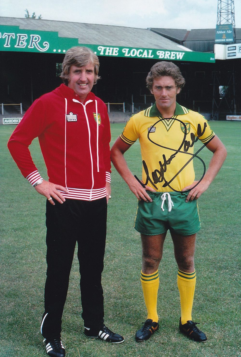 Lot 277: Autographed NORWICH CITY 12 x 8 Photograph 1976...