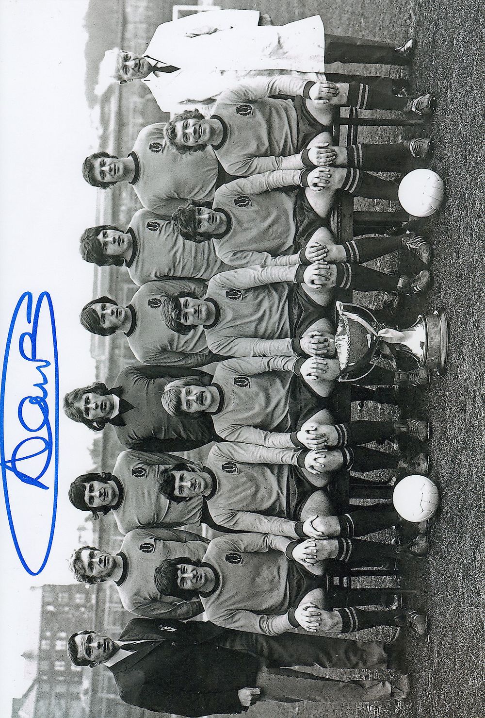 Lot 279: Autographed PARTICK THISTLE 12 x 8 Photograph 1971...