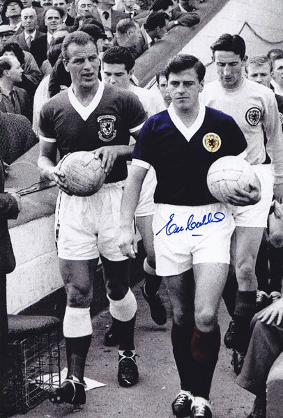 Lot 281: Autographed SCOTLAND 12 x 8 Photograph 1962 ERIC...