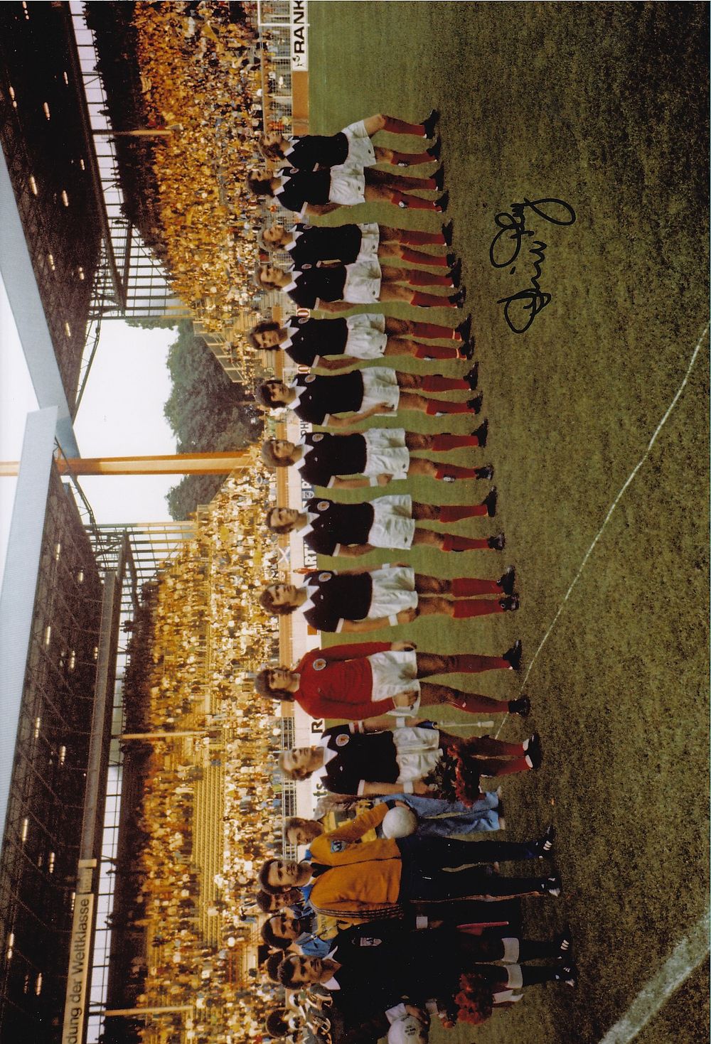 Lot 284: Autographed SCOTLAND 12 x 8 Photograph 1974 DAVID...