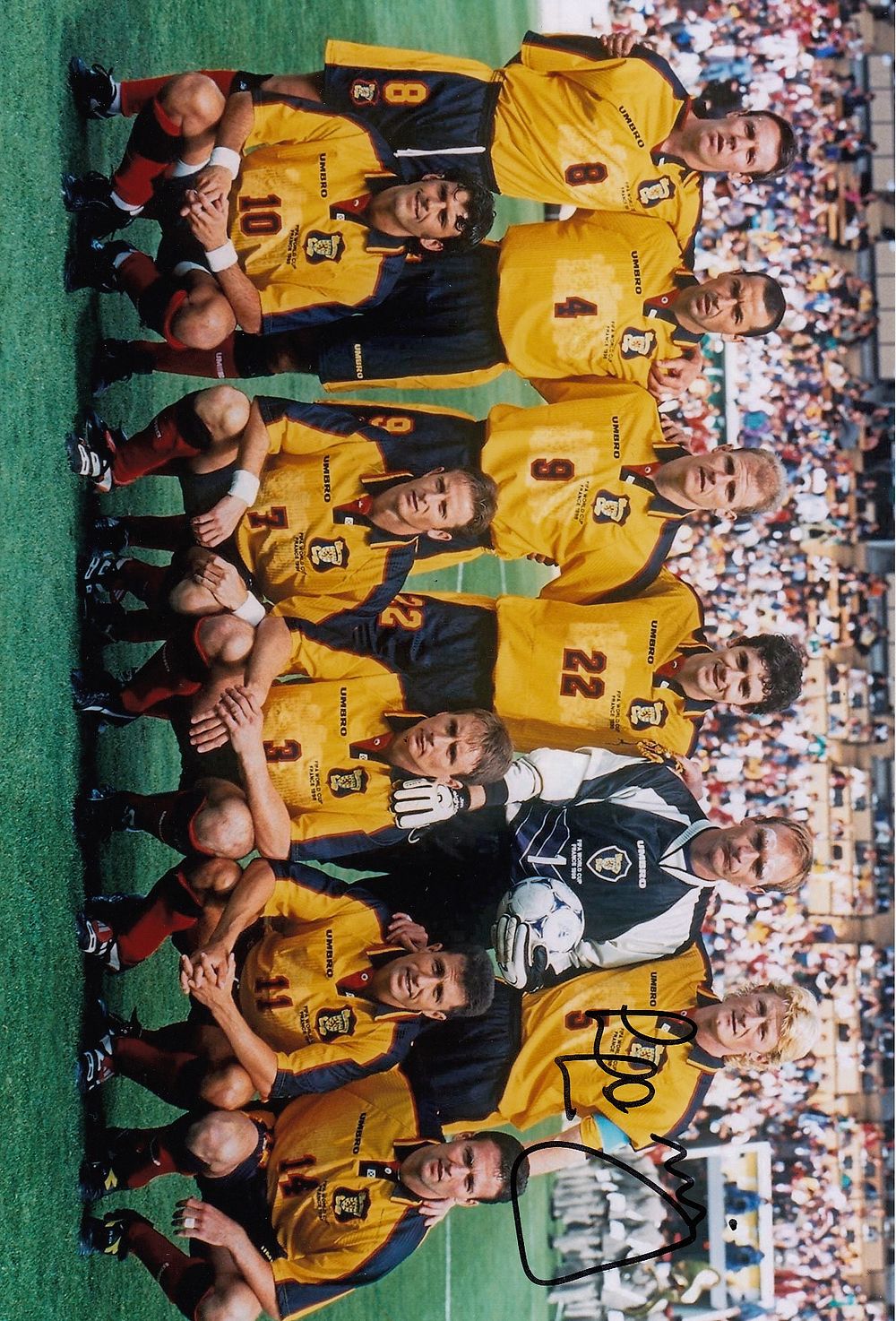 Lot 286: Autographed SCOTLAND 12 x 8 Photograph 1998 COLIN...
