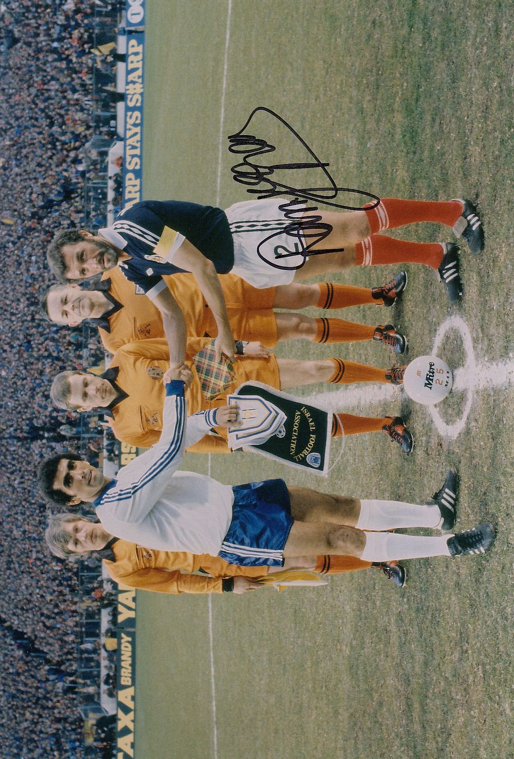 Lot 291: Autographed SCOTLAND 12 x 8 Photograph 1981 DANNY...