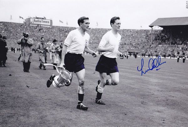Lot 310: Autographed TOTTENHAM 12 x 8 Photograph 1961 LES...