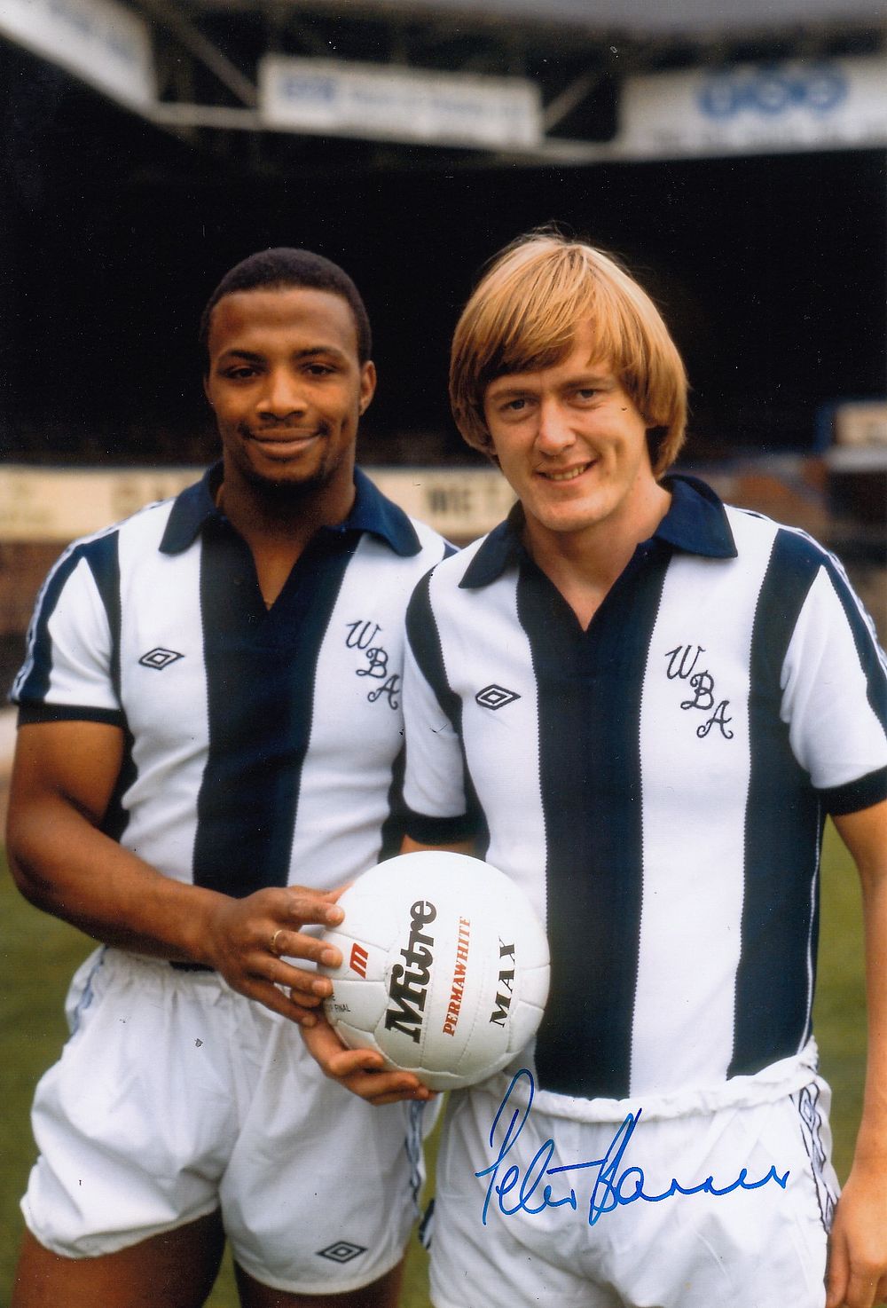 Lot 327: Autographed WEST BROMWICH 12 x 8 Photograph 1979...