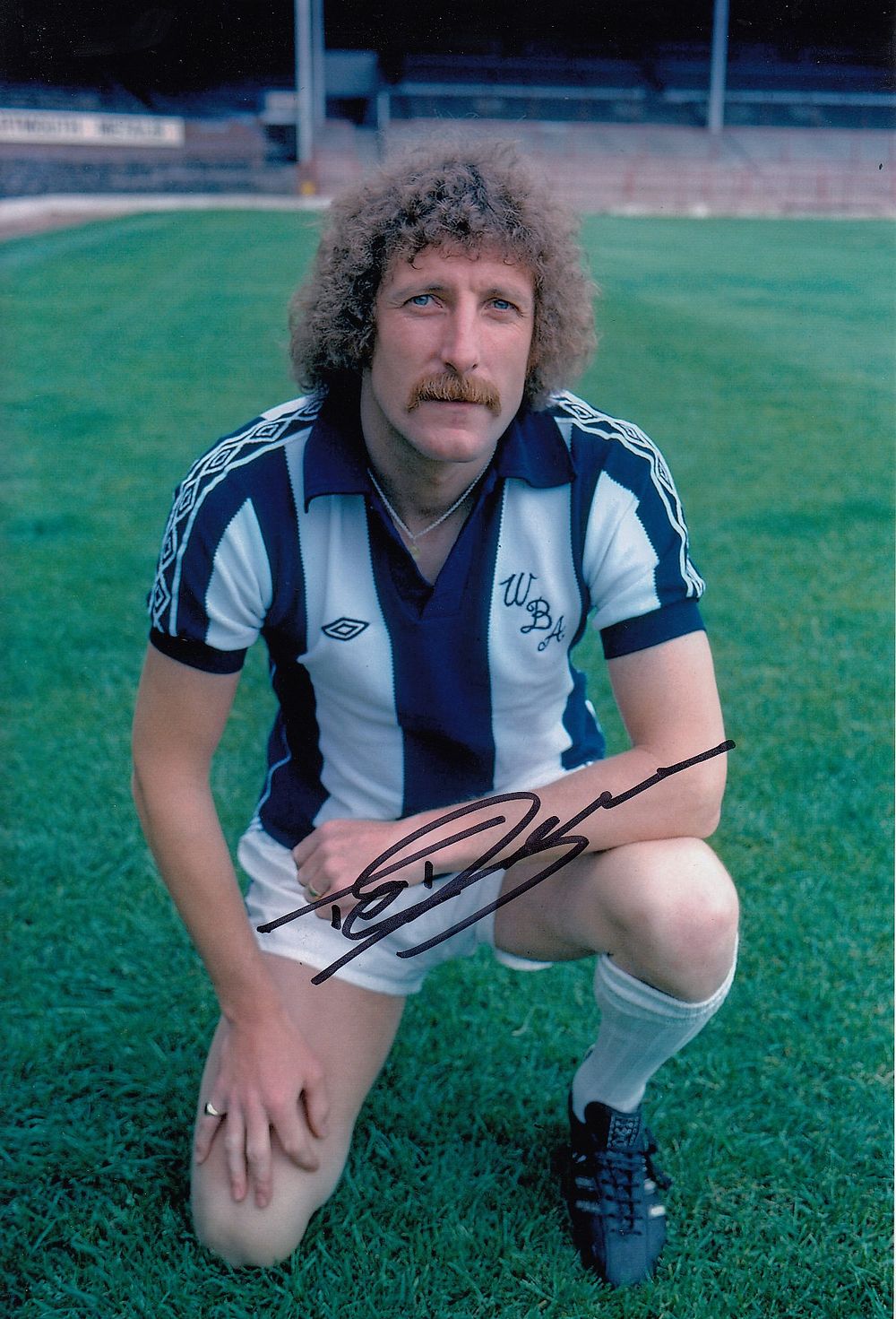 Lot 330: Autographed WEST BROMWICH 12 x 8 Photograph 1979...