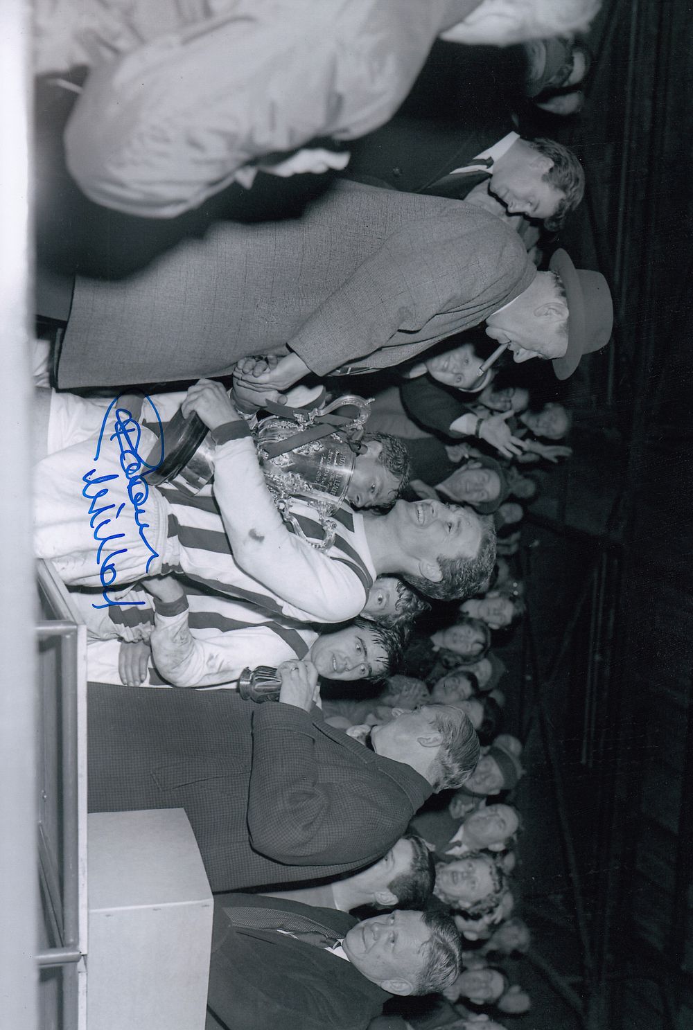 Lot 332: Autographed WEST BROMWICH 12 x 8 Photograph 1966...
