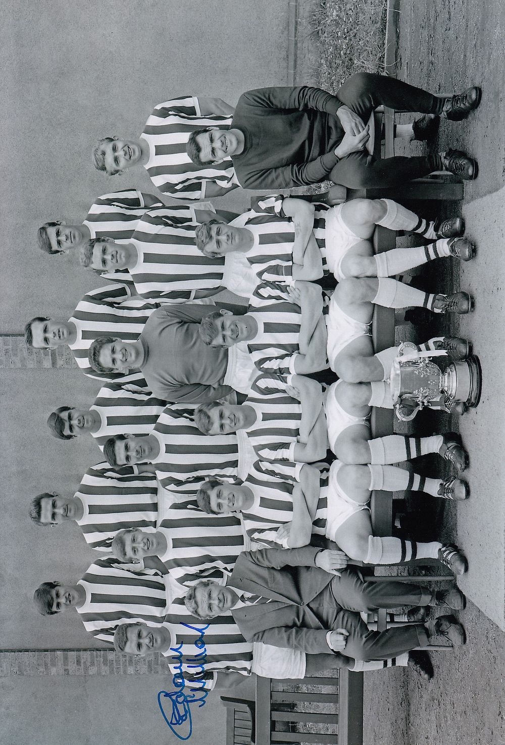 Lot 333: Autographed WEST BROMWICH 12 x 8 Photograph 1966...
