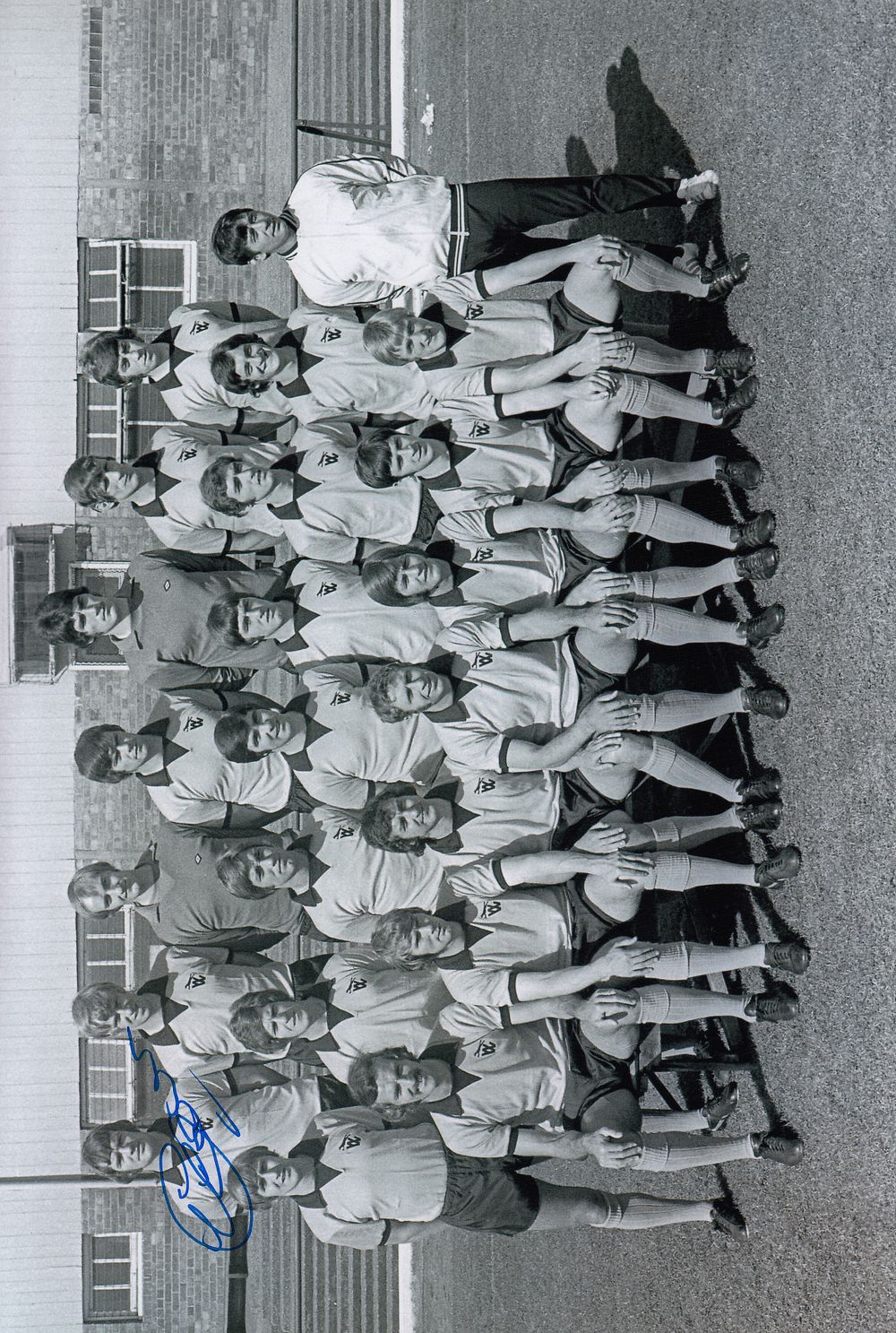 Lot 336: Autographed WOLVES 12 x 8 Photograph 1971 HUGH...