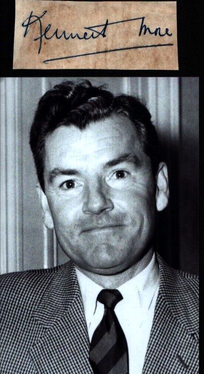 Lot 374: Kenneth More clipped signature with unsigned 6x4inch photo.