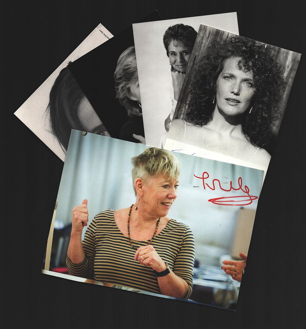 Lot 395: TV/Film signed photo collection. 5 in total. Sue...