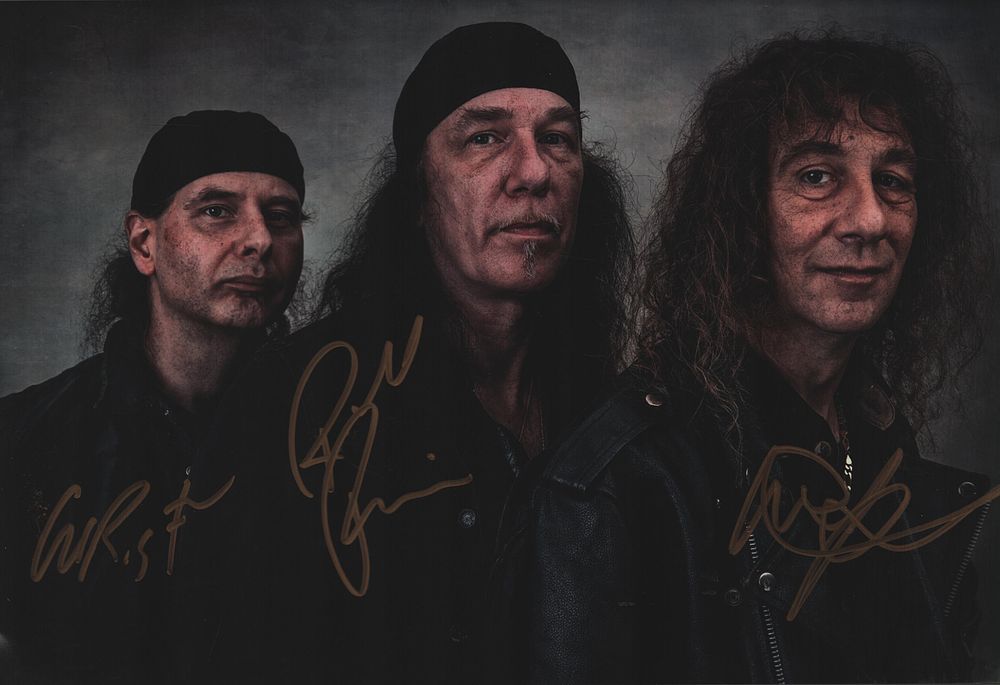 Lot 443: Anvil signed 12x8inch colour photo. Signed by 3.