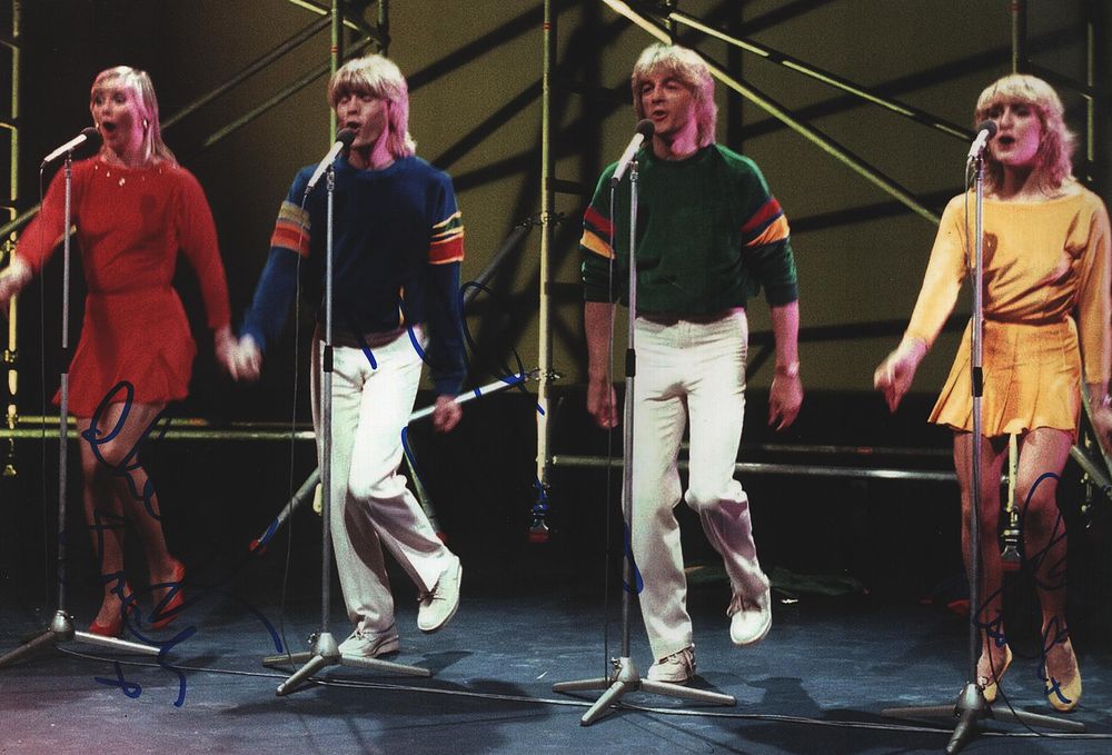 Lot 448: Bucks Fizz signed 12x8inch colour photo. Signed by...