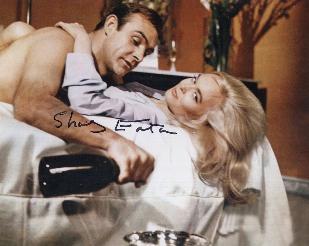Lot 545: 007 James Bond movie Goldfinger colour 8x10 photo...