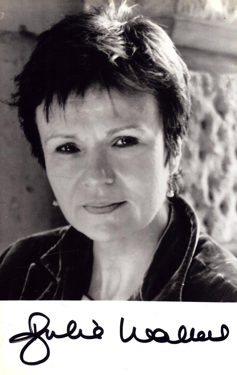 Lot 408: Julie Walters signed 6x4inch black and white photo.