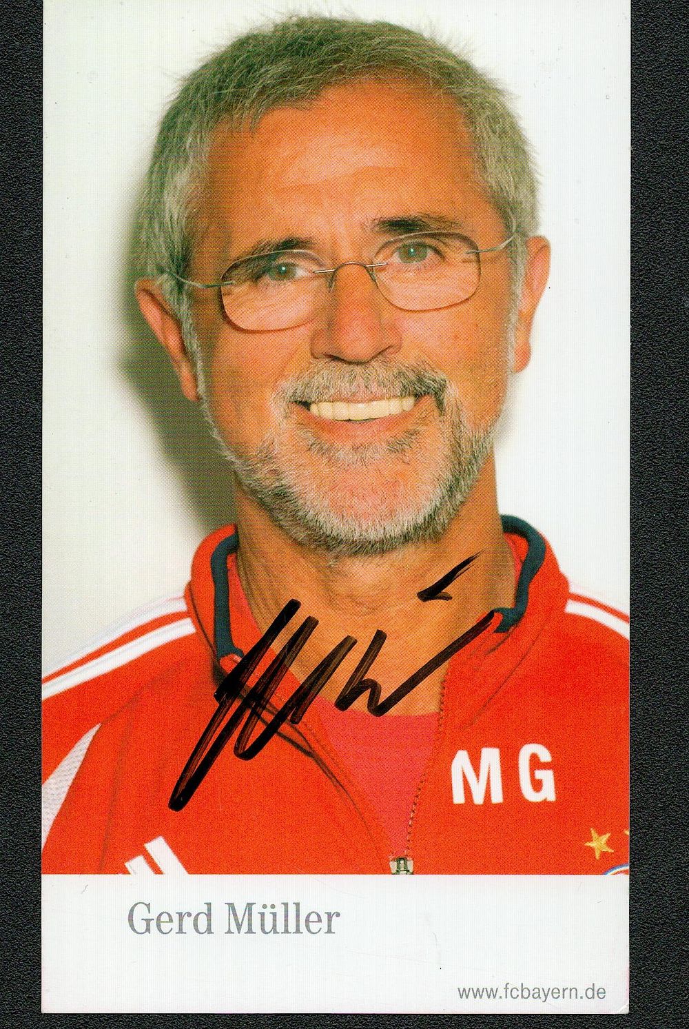 Lot 423: Gerd Muller signed 6x4inch Bayern Munich promo photo.