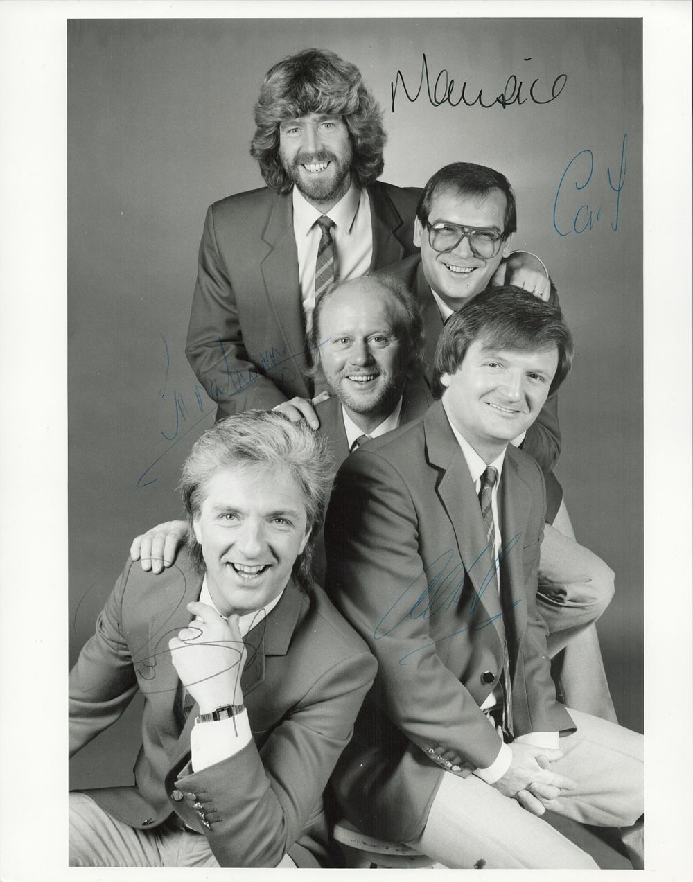 Lot 346: The Grumbleweeds multi signed 10x8 inch black and...