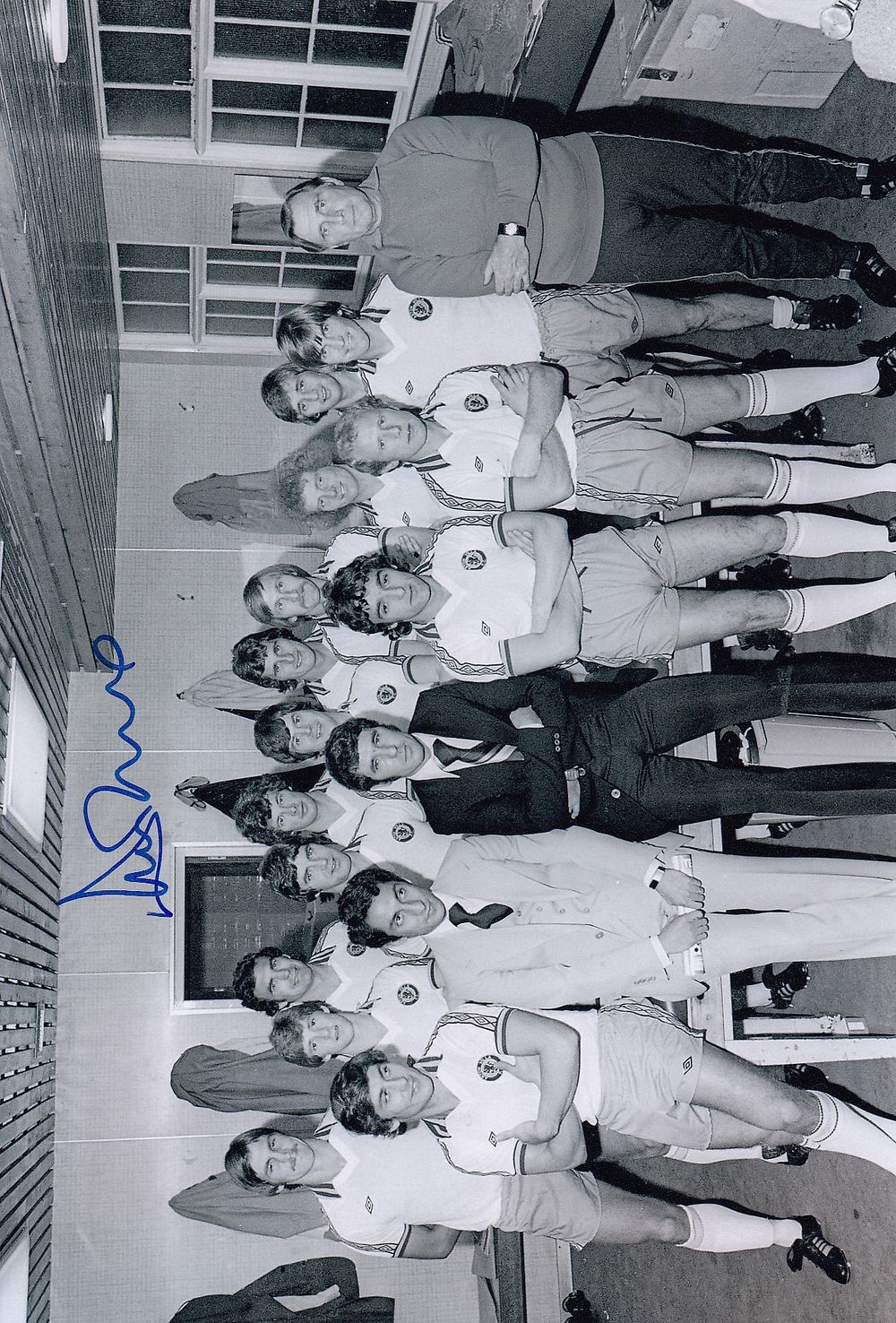 Lot 359: Autographed DUNCAN McKENZIE 12 x 8 Photo :...